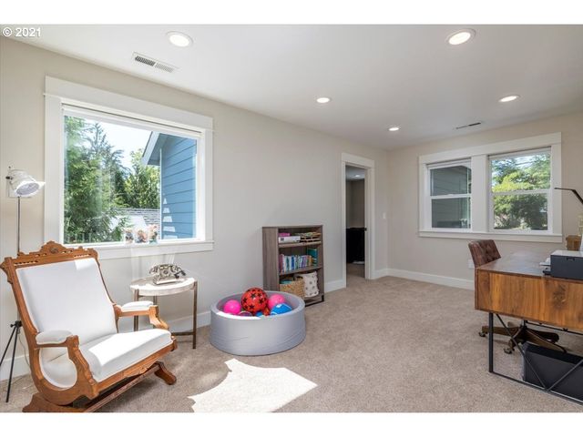 4412 Sw SHATTUCK Rd, Portland, OR 97221