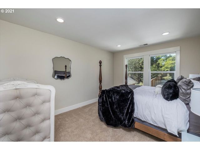 4412 Sw SHATTUCK Rd, Portland, OR 97221