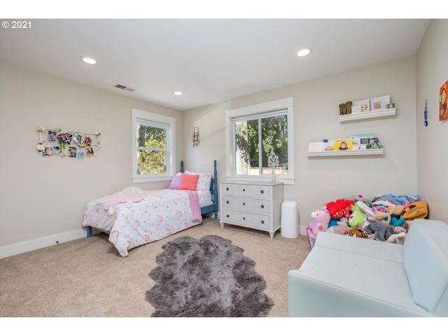 4412 Sw SHATTUCK Rd, Portland, OR 97221