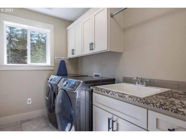 4412 Sw SHATTUCK Rd, Portland, OR 97221