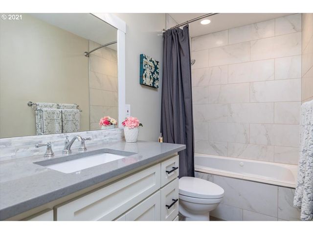 4412 Sw SHATTUCK Rd, Portland, OR 97221