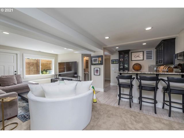 4412 Sw SHATTUCK Rd, Portland, OR 97221