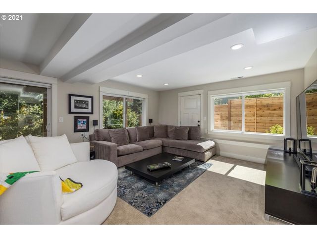 4412 Sw SHATTUCK Rd, Portland, OR 97221