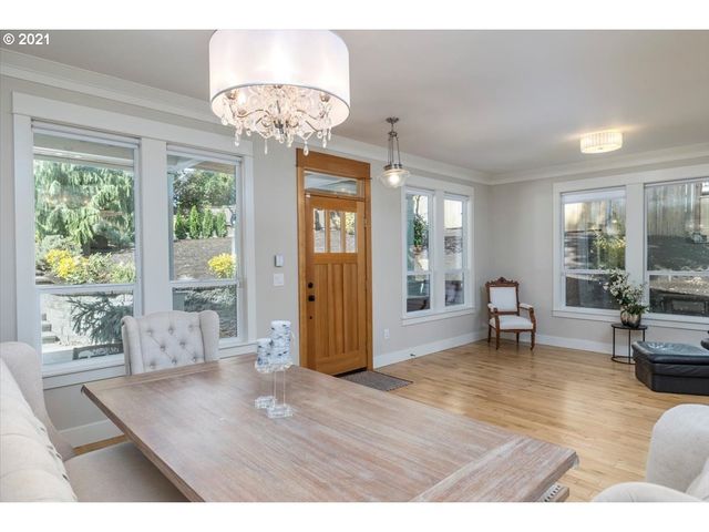 4412 Sw SHATTUCK Rd, Portland, OR 97221