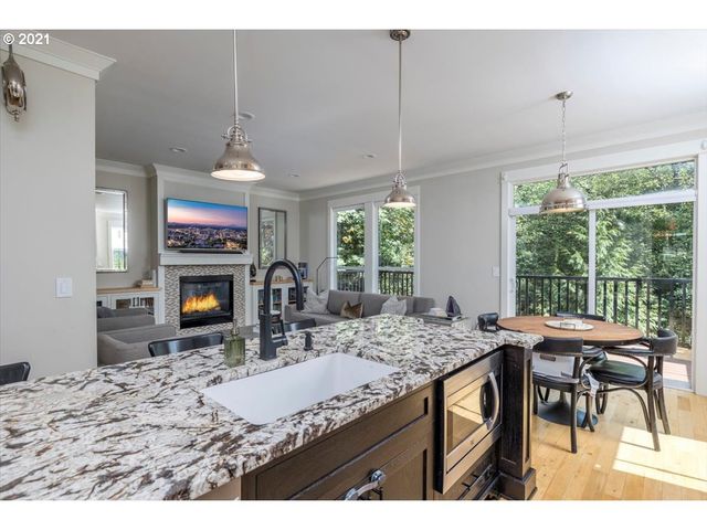 4412 Sw SHATTUCK Rd, Portland, OR 97221