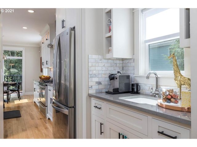 4412 Sw SHATTUCK Rd, Portland, OR 97221