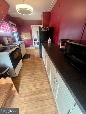 1309 PATTERSON AVE, Levittown, PA 19057