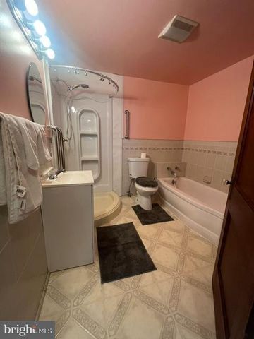 1309 PATTERSON AVE, Levittown, PA 19057