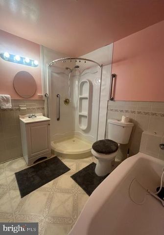 1309 PATTERSON AVE, Levittown, PA 19057