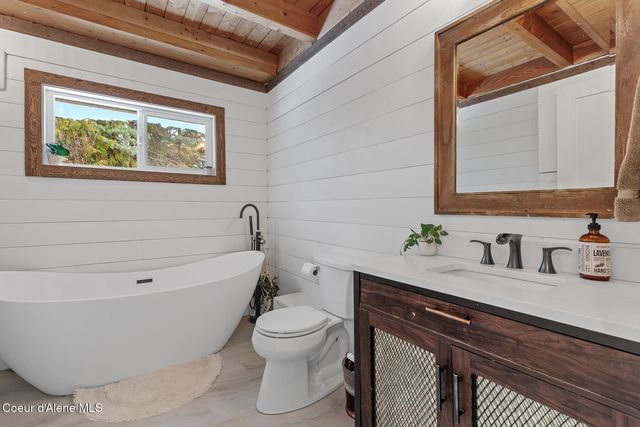 6045 Upper Pack River RD, Sandpoint, ID 83864