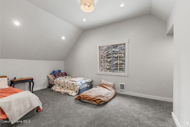 6045 Upper Pack River RD, Sandpoint, ID 83864