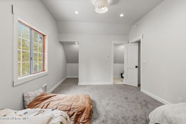 6045 Upper Pack River RD, Sandpoint, ID 83864