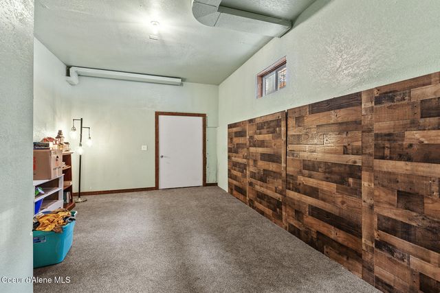 6045 Upper Pack River RD, Sandpoint, ID 83864