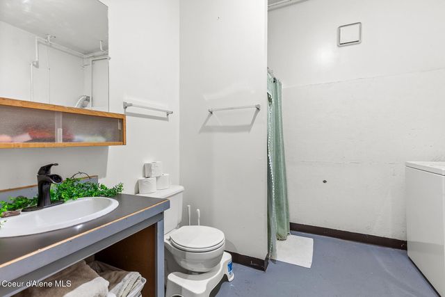 6045 Upper Pack River RD, Sandpoint, ID 83864