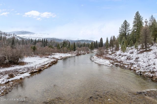 6045 Upper Pack River RD, Sandpoint, ID 83864