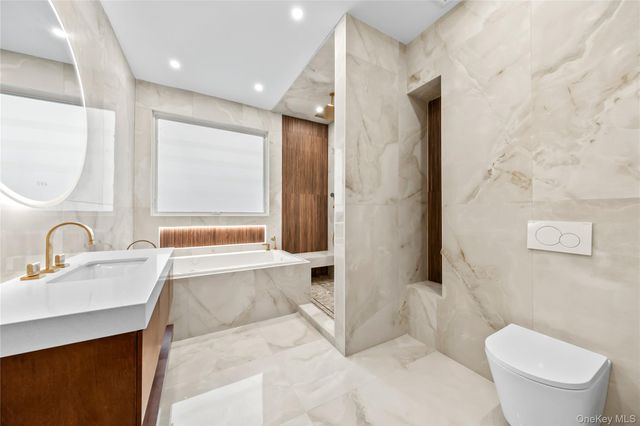 11 Buckman Place 212, Monsey, NY 10952