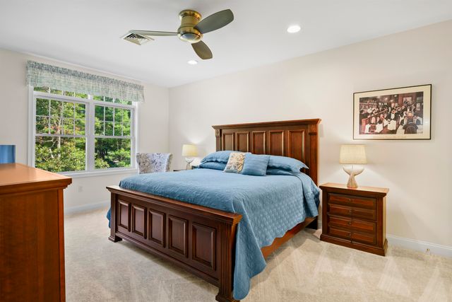 5 Sterling Hill Ln Apt 545, Exeter, NH 03833