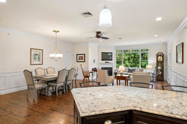 5 Sterling Hill Ln Apt 545, Exeter, NH 03833