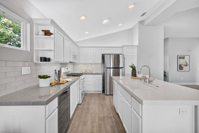 6145 Buckskin Ln, Roseville, CA 95747