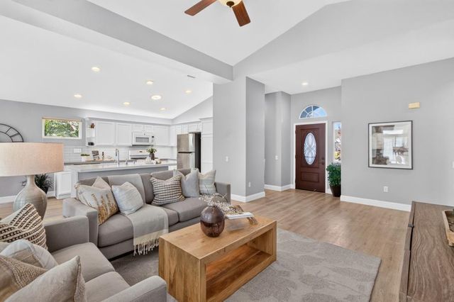 6145 Buckskin Ln, Roseville, CA 95747