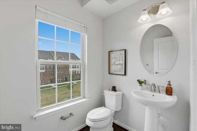 10102 DORSEY LN, Lanham, MD 20706