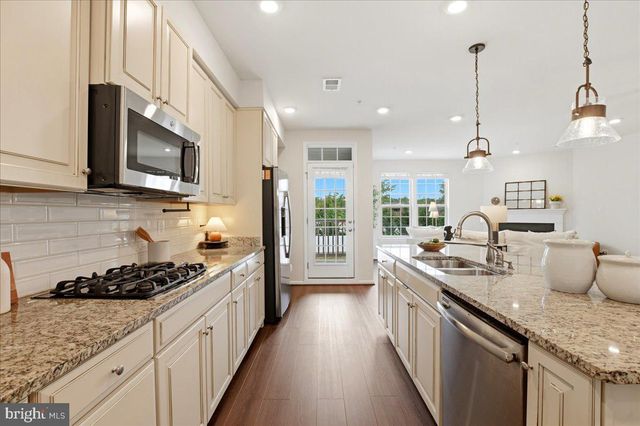 10102 DORSEY LN, Lanham, MD 20706