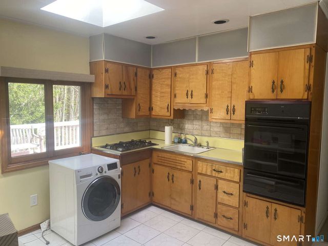 7 Thaddeus Avenue, Danbury, CT 06811