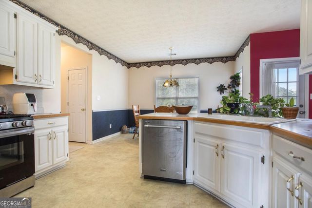 252 Essex Place, Ellenwood, GA 30294