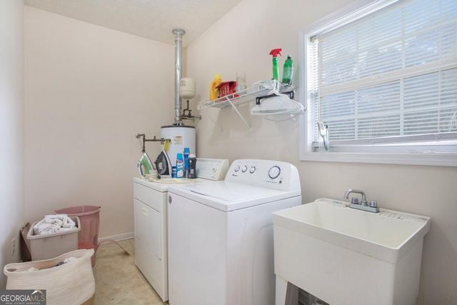 252 Essex Place, Ellenwood, GA 30294