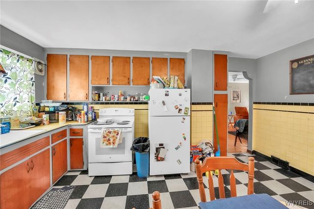 211 Hyde Park Boulevard, Niagara Falls, NY 14303