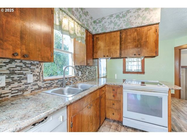 1235 15TH St Se, Salem, OR 97302