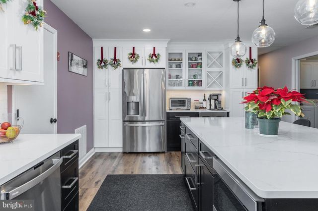 14 HICKORY LN, Swedesboro, NJ 08085