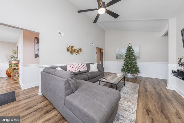 14 HICKORY LN, Swedesboro, NJ 08085