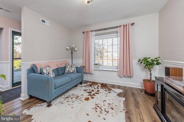 14 HICKORY LN, Swedesboro, NJ 08085