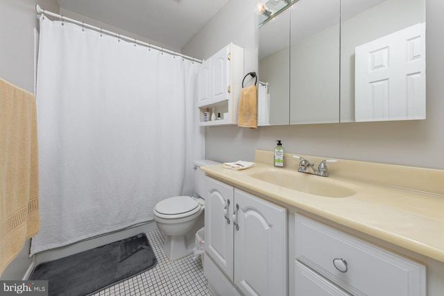 14 HICKORY LN, Swedesboro, NJ 08085