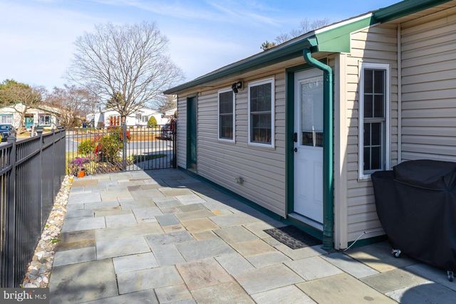 14 HICKORY LN, Swedesboro, NJ 08085