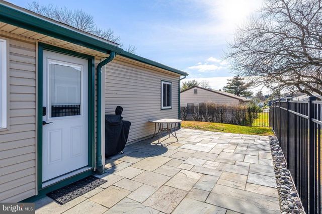 14 HICKORY LN, Swedesboro, NJ 08085