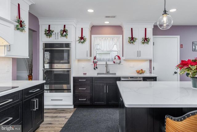 14 HICKORY LN, Swedesboro, NJ 08085