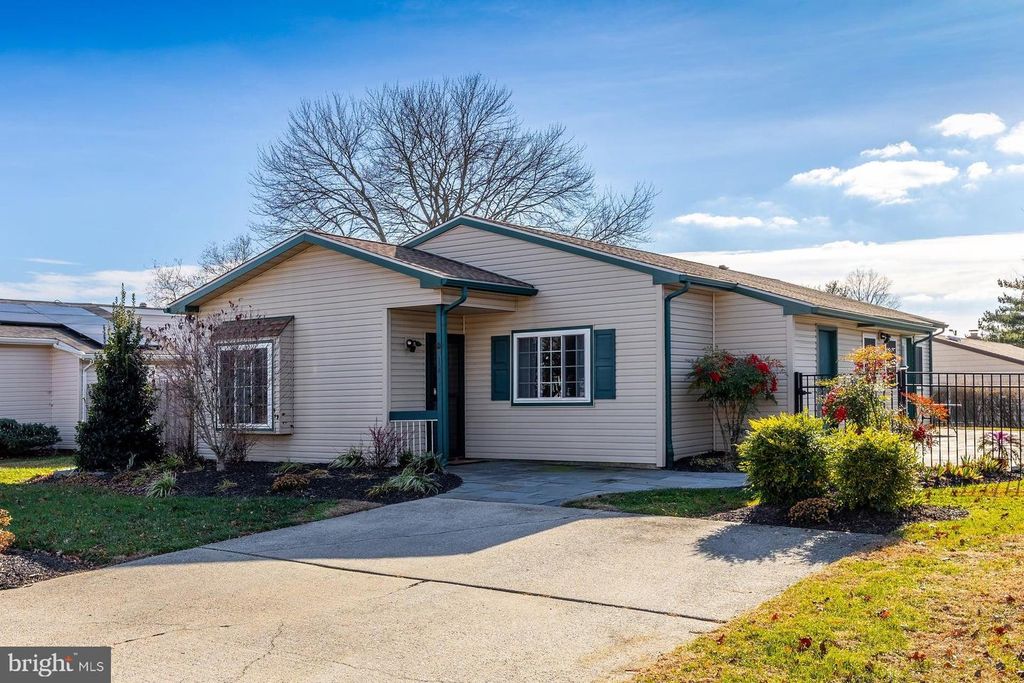 14 HICKORY LN, Swedesboro, NJ 08085