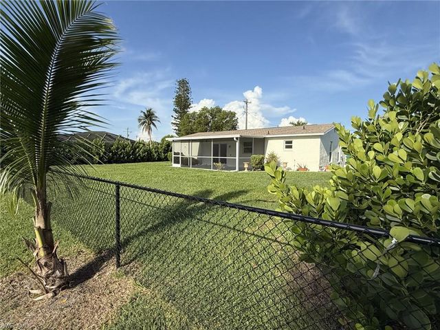 525 11th CT, Cape Coral, FL 33990