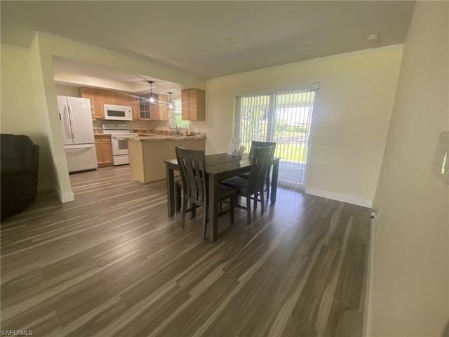 525 11th CT, Cape Coral, FL 33990