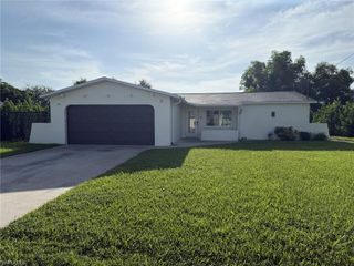 525 11th CT, Cape Coral, FL 33990
