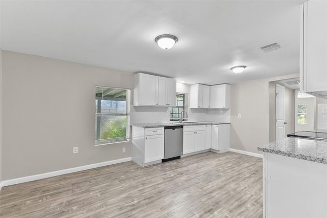 6905 Speaker Street, Hitchcock, TX 77563