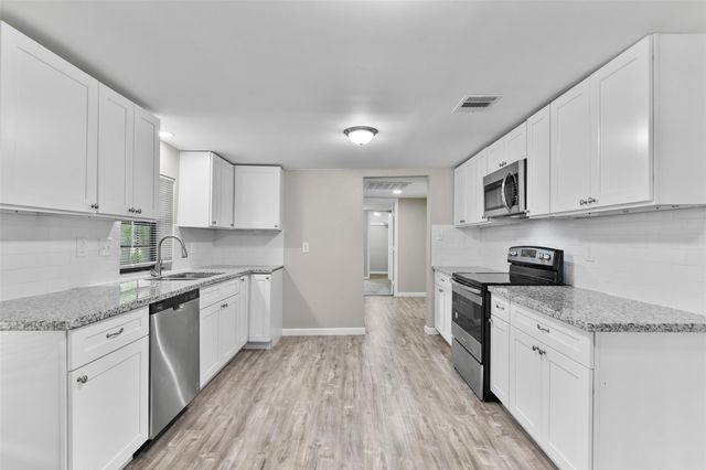 6905 Speaker Street, Hitchcock, TX 77563