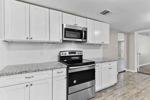 6905 Speaker Street, Hitchcock, TX 77563