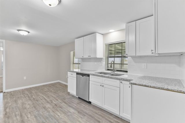 6905 Speaker Street, Hitchcock, TX 77563