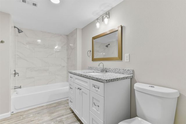 6905 Speaker Street, Hitchcock, TX 77563