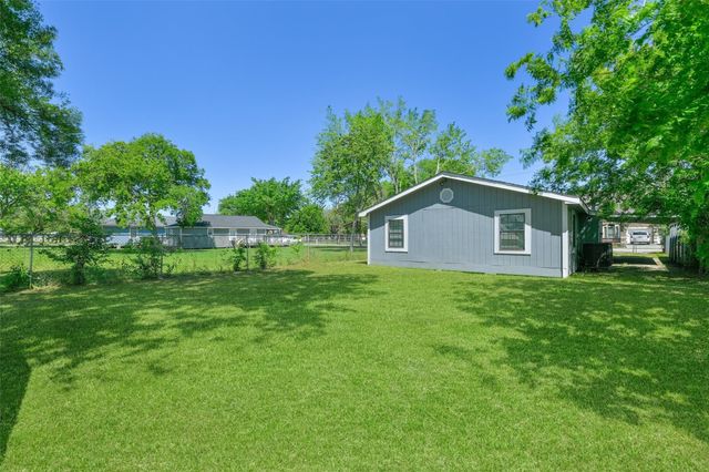 6905 Speaker Street, Hitchcock, TX 77563