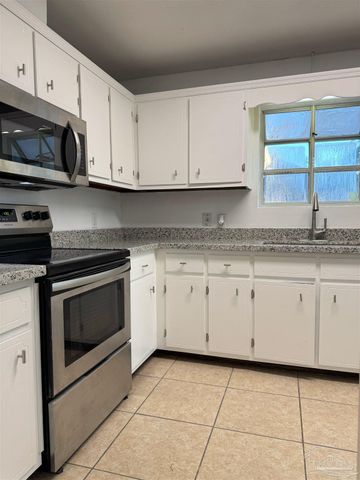 6220 Chablis Ln, Pensacola, FL 32504