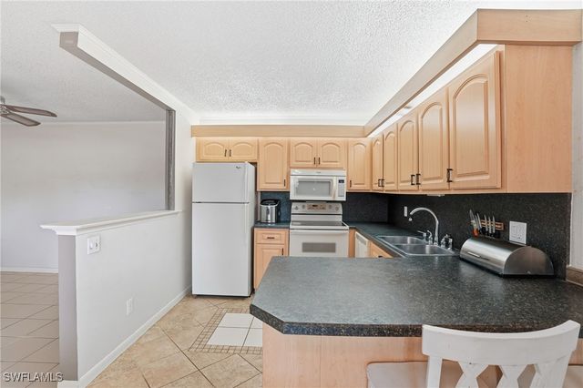 4029 Sandlewood LN 2, Fort Myers, FL 33907